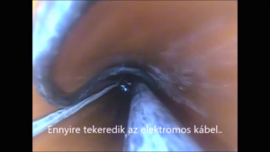 Szivattyú elektromos betáp kábele nincs rögzítve, mely a szivattyú kivételénél a béléscső, és/vagy a szivattyú sérülését okozhatja. Szivattyú elektromos betáp kábele nincs rögzítve, mely a szivattyú kivételénél a béléscső, és/vagy a szivattyú sérülését okozhatja.